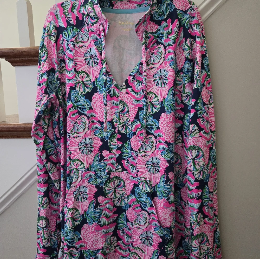Lilly Pulitzer Cassi Popover. - Picture 2 of 6